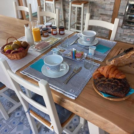 Bed and Breakfast "Chez Nat" Chaillevette Екстер'єр фото