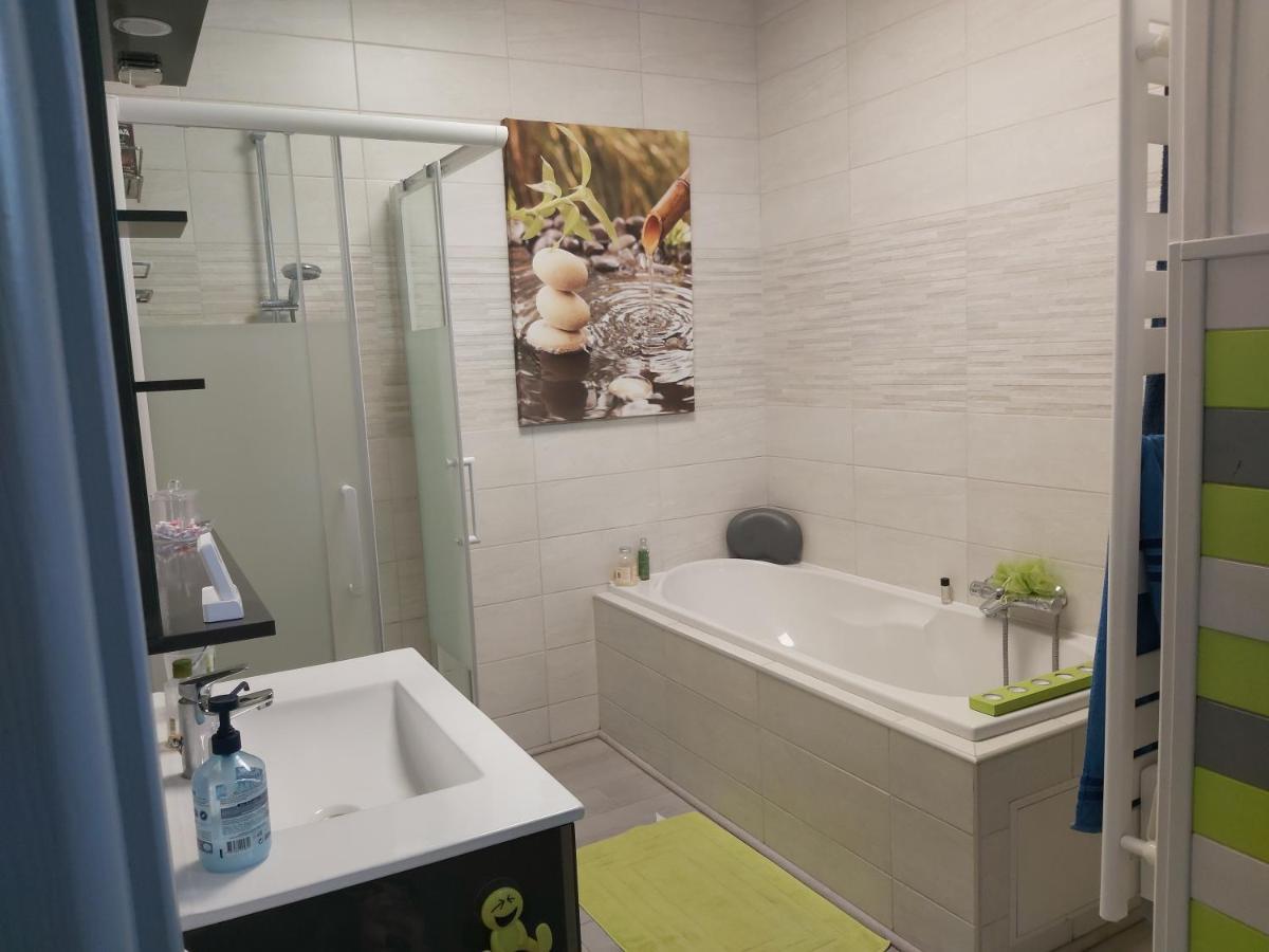 Bed and Breakfast "Chez Nat" Chaillevette Екстер'єр фото