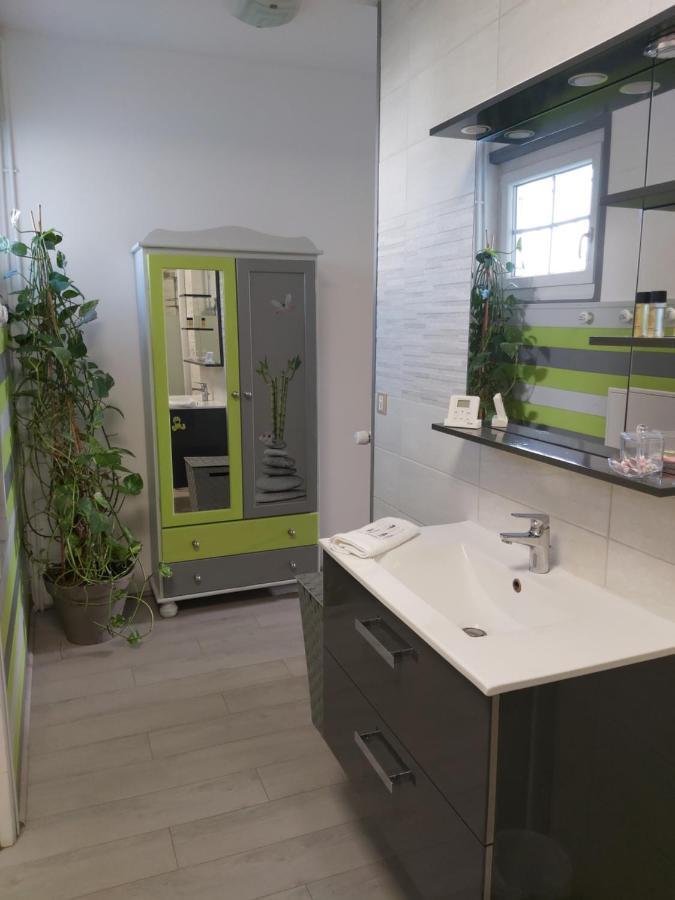 Bed and Breakfast "Chez Nat" Chaillevette Екстер'єр фото