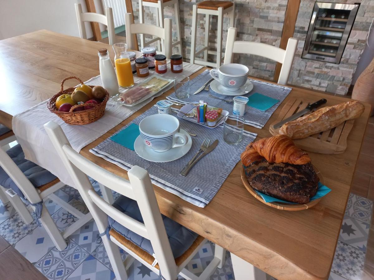 Bed and Breakfast "Chez Nat" Chaillevette Екстер'єр фото